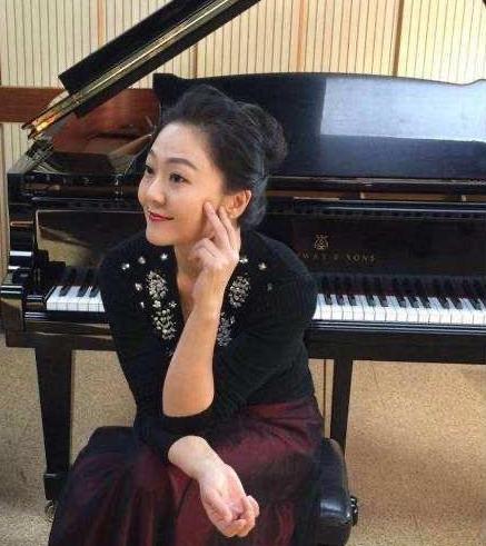 职场女性的魅力与成长故事，最新女教师6的成长历程